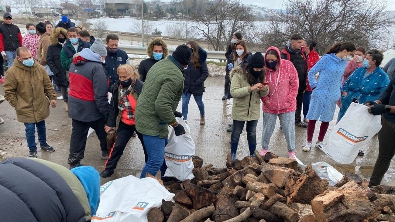 Familias de Cañada Real consiguen poner en marcha sus electrodomésticos con la llegada de gasoil y butano