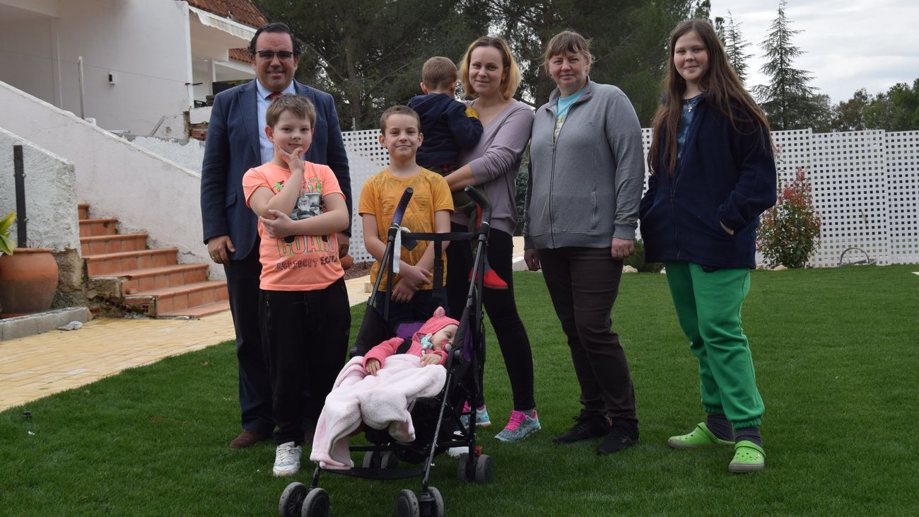 Pedro, un vecino de Boadilla, acoge en su casa a siete ucranianos