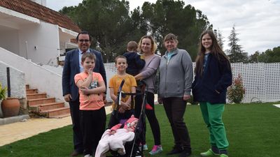 Pedro, un vecino de Boadilla, acoge en su casa a siete ucranianos