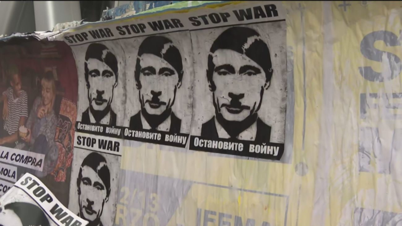 Madrid se llena de carteles de Putin como Hitler y un mensaje: 'No a la guerra'