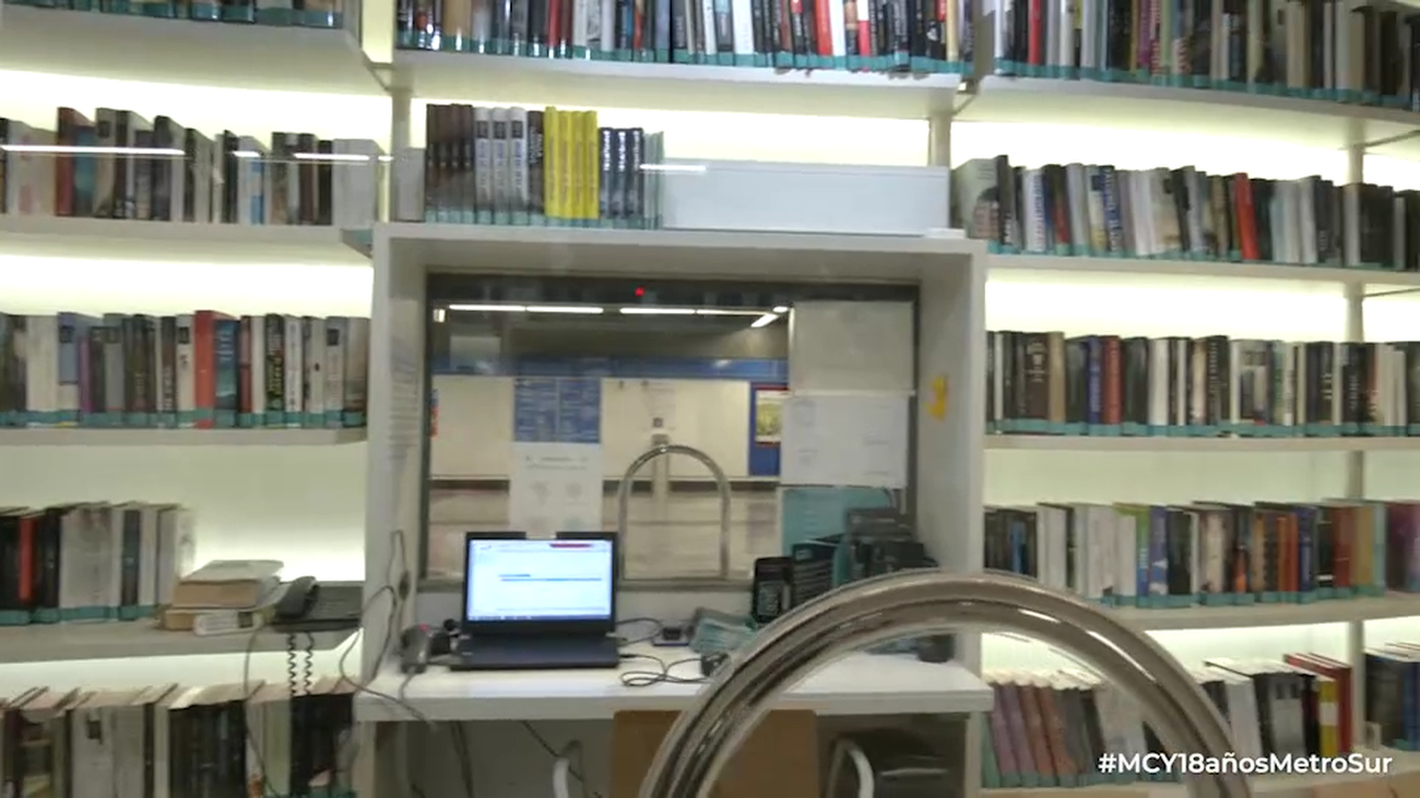 Bibliometro, el servicio gratuito de préstamo de libros en el metro de Madrid