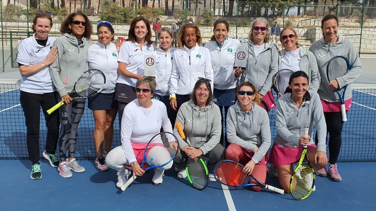 Equipo femenino del Club de Campo de tenis