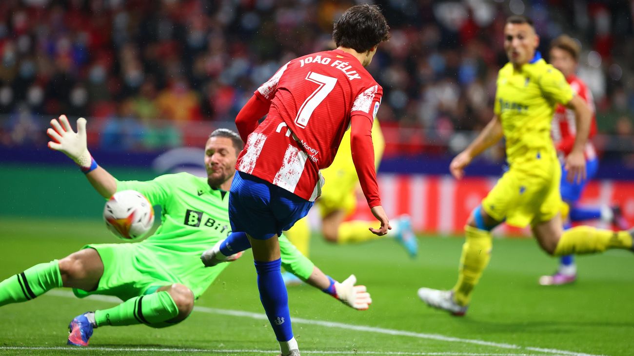2-1. Joao Félix y De Paul dan una victoria agónica al Atleti ante el Cádiz