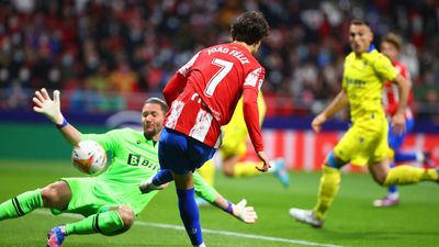 2-1. Joao Félix y De Paul dan una victoria agónica al Atleti ante el Cádiz