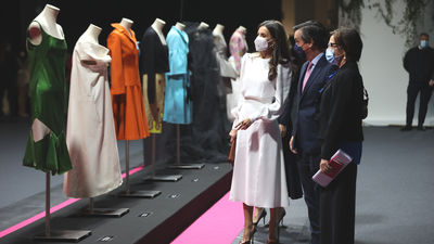La Reina Letizia visita la Mercedes Benz Fashion Week de Madrid