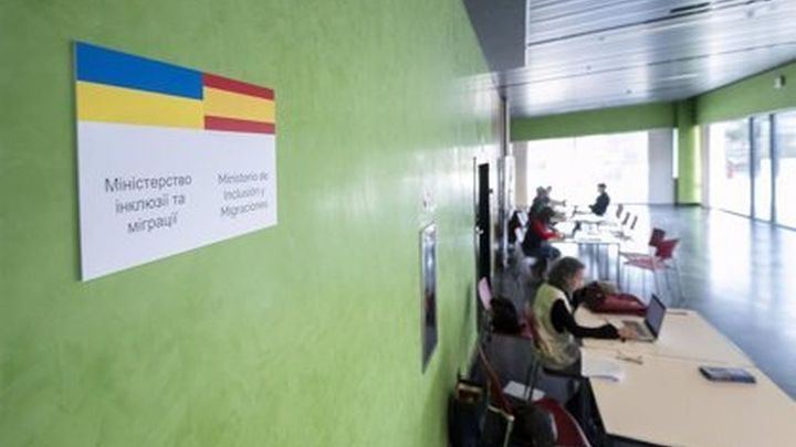 Personal de la ONG Accem en uno de los tres centros habilitados para refugiados de Ucrania, a 10 de marzo de 2022, en Pozuelo de Alarcón, Madrid / Europa Press