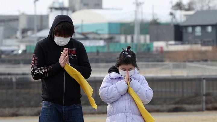 Los japoneses recuerdan a las víctimas del tsunami / EFE