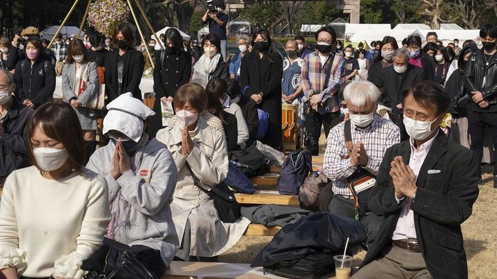 Los japoneses recuerdan a las víctimas del tsunami / EFE