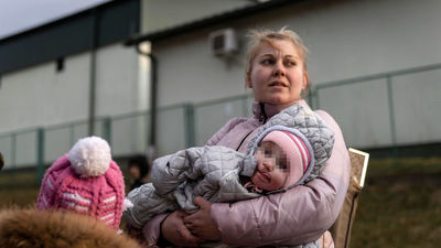 Grupos de ciudadanos organizan caravanas humanitarias hacia Ucrania