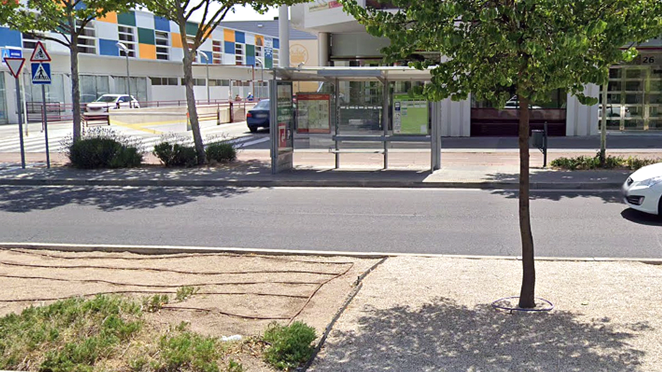 Hacer señas para parar el bus, un obstáculo para los ciegos