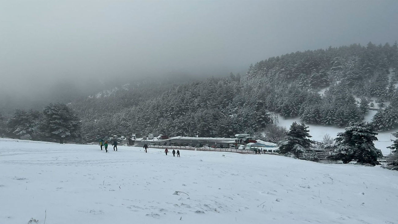 Emergencias 112 recomienda precaución en los puertos de Navacerrada y Cotos tras la nevada de anoche