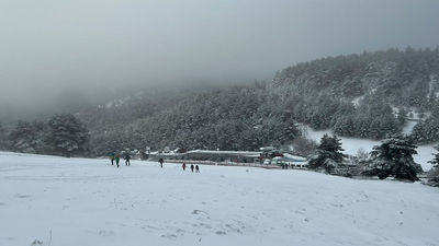 Emergencias 112 recomienda precaución en los puertos de Navacerrada y Cotos tras la nevada de anoche