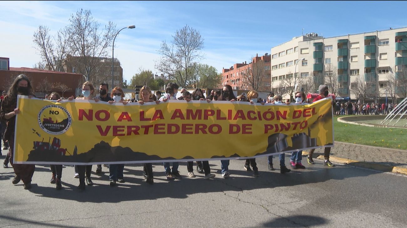 Manifestación contra la ampliación del vertedero de Pinto