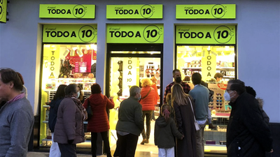 'Todo a 10 €', la tienda de chollos en la glorieta de Cuatro Caminos
