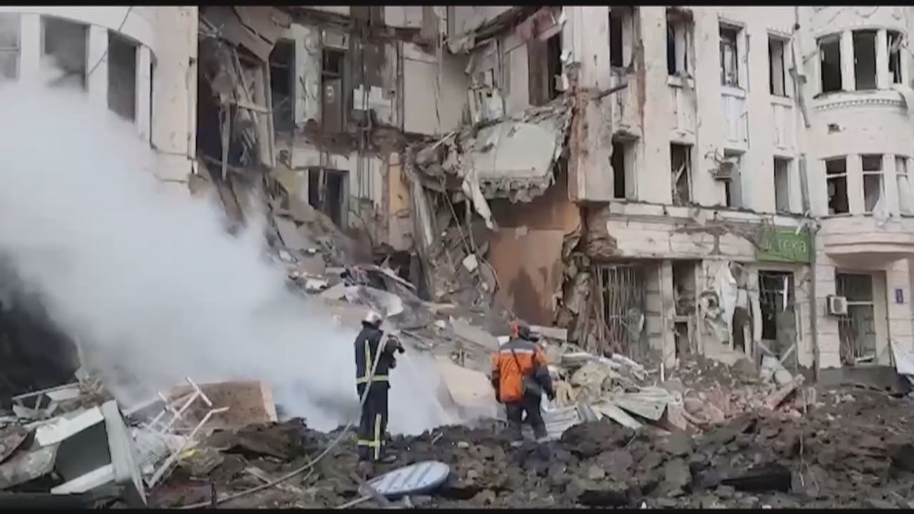 Ucrania y Rusia vuelven a negociar mientras continúan los bombardeos