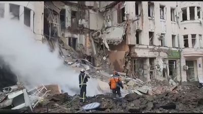 Ucrania y Rusia vuelven a negociar mientras continúan los bombardeos