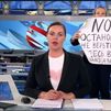 Una periodista irrumpe con una pancarta contra la guerra en el informativo de la televisión rusa