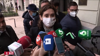 Ayuso respalda aumentar el presupuesto en Defensa, pero avisa del "dispendio absoluto" de cargos y gasto público