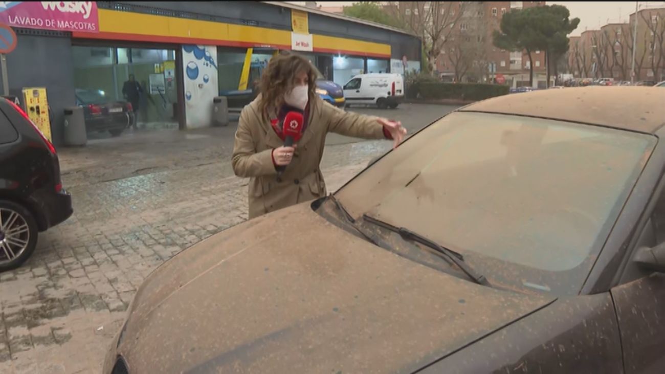 La borrasca Celia cubre Madrid de barro y vuelve el cielo de color naranja