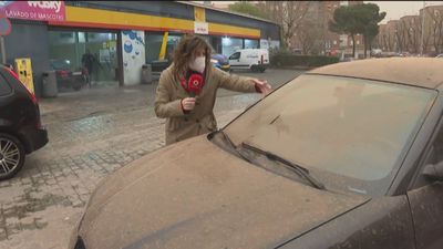 La borrasca Celia cubre Madrid de barro y vuelve el cielo de color naranja