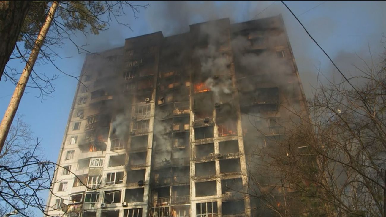 Edificio de Kiev bombardeado por Rusia