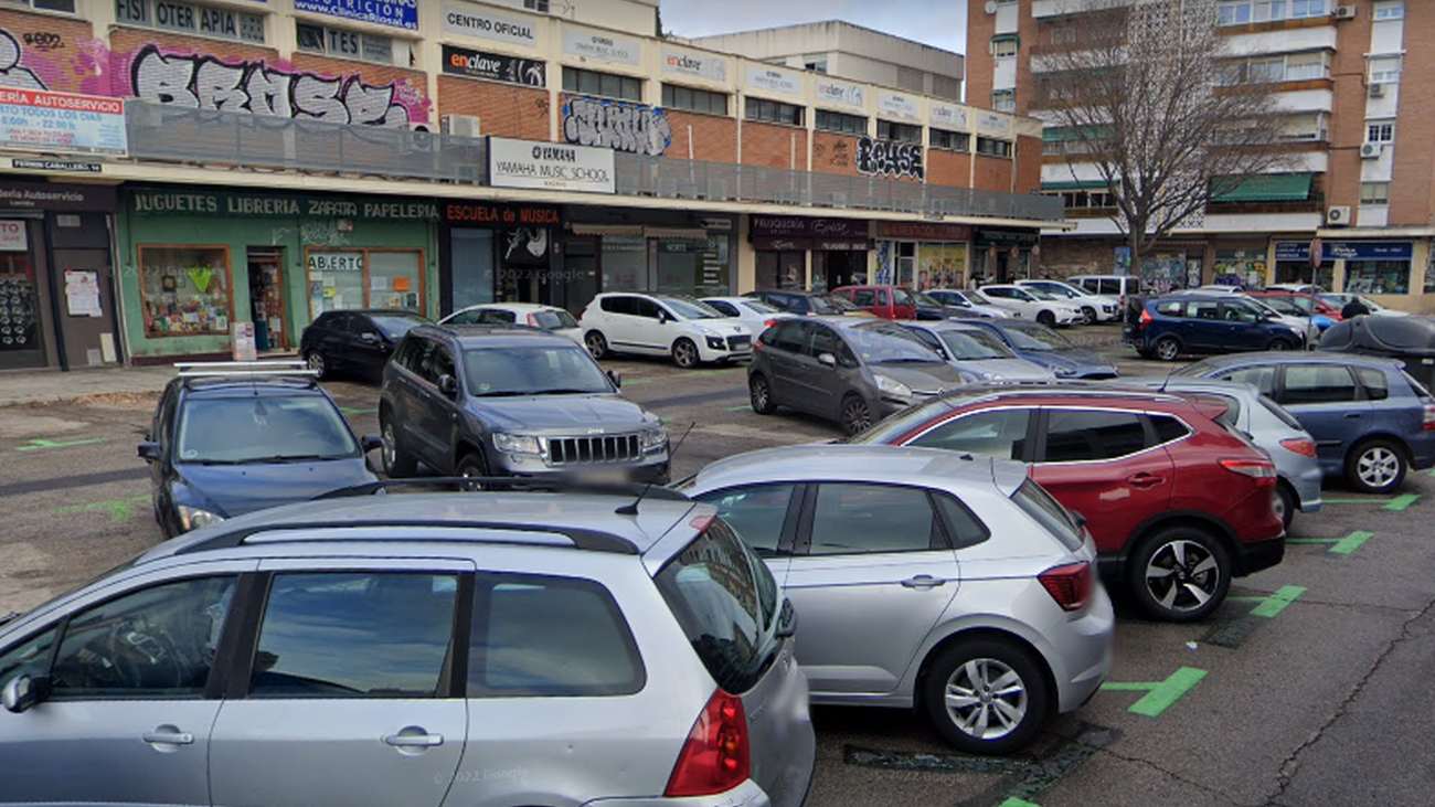Imagen del aparcamiento frente a Fermín Caballero 14 tomada en diciembre de 2021