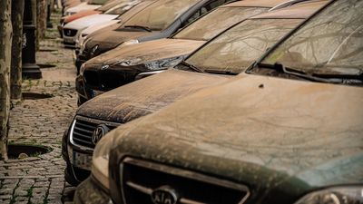 Lluvia de barro en Madrid: qué debes revisar de tu coche para que no tenga problemas