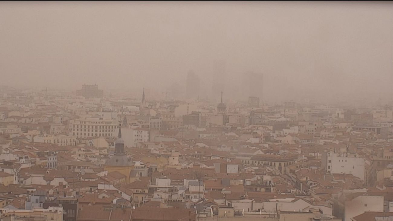 Lluvia de barro o 'lluvia de sangre' en Madrid
