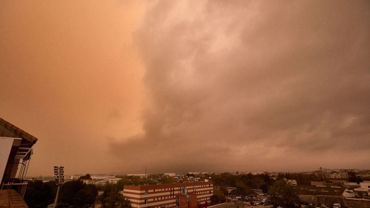 ¿Cómo puede afectar la lluvia de barro a personas con asma o problemas respiratorios?