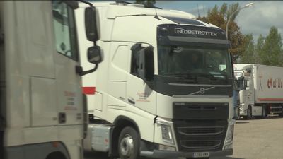 Dolors Montserrat reclama áreas seguras para los camioneros en Francia