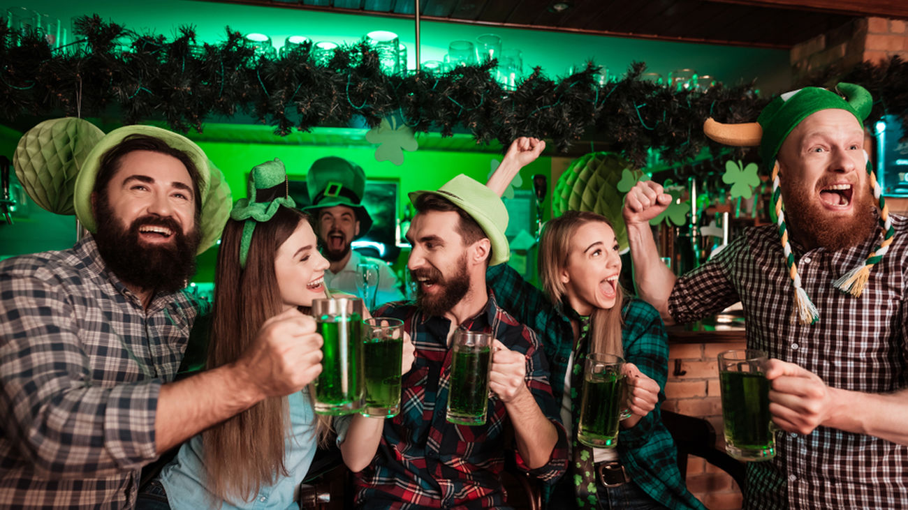 Madrid saca los tréboles y se tiñe de verde para celebrar el Día de San Patricio
