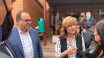 La ministra de Educación acude al centro Julio Verne de Leganés para conocer su proyecto de Codocencia