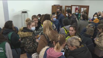 Madrid se convierte en puerta de entrada para los refugiados ucranianos y de salida para la ayuda humanitaria