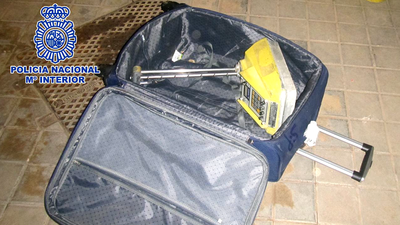 Una vecina de Usera encuentra el maletín radiactivo robado en Humanes