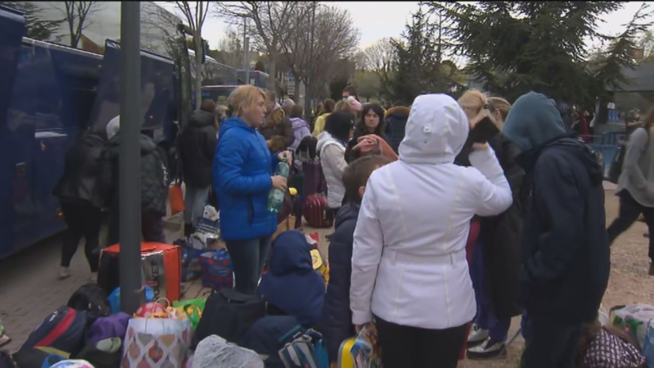 Caos en el centro de acogida de Pozuelo: un centenar de refugiados se quedan en la calle sin ser atendidos