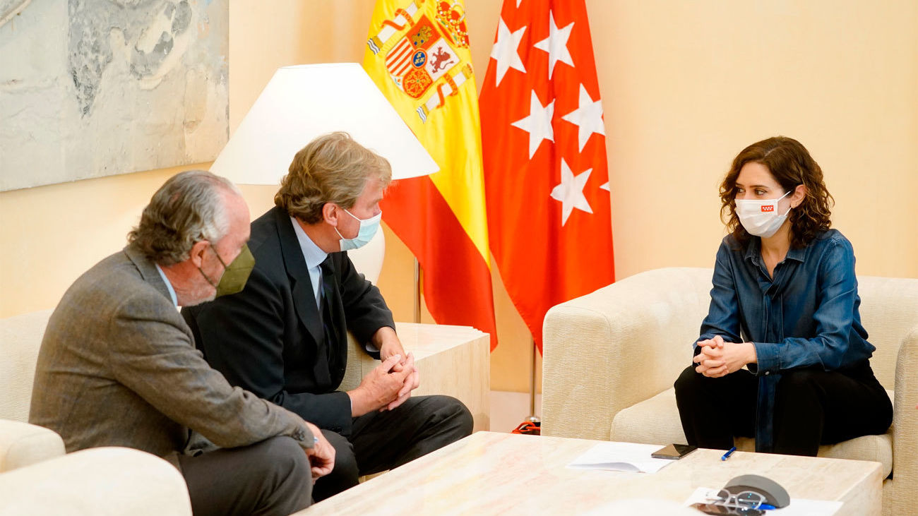 Ayuso respalda al campo y la ganadería afectados por la subida de los precios