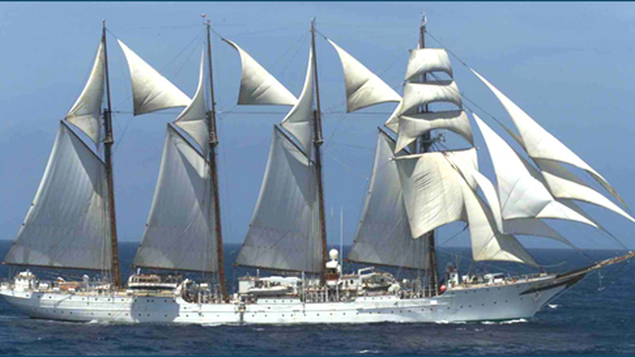 El 'Juan Sebastián Elcano' hace escala en Barcelona