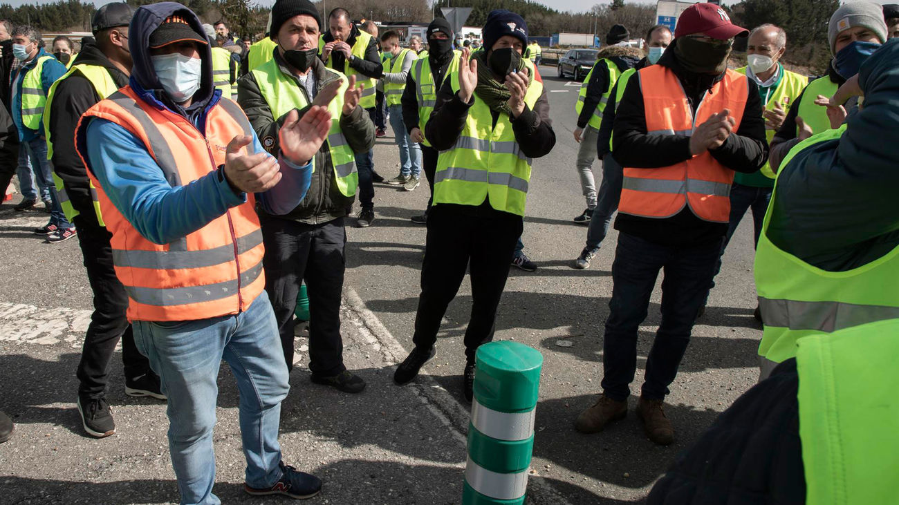 Sánchez llama a la calma a una "minoría" que actúa "de manera vandálica cuando no violenta"