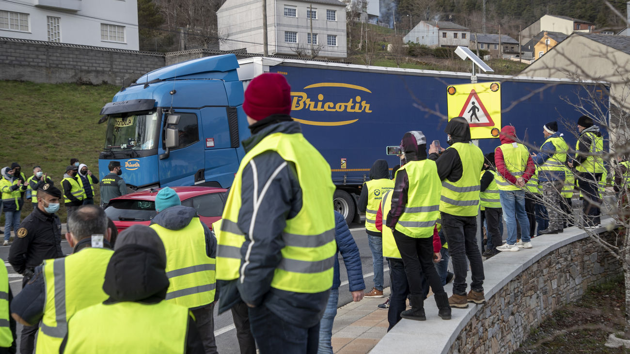 La patronal madrileña, preocupada por "las acciones violentas" de los piquetes  y "el bloqueo en los suministros"