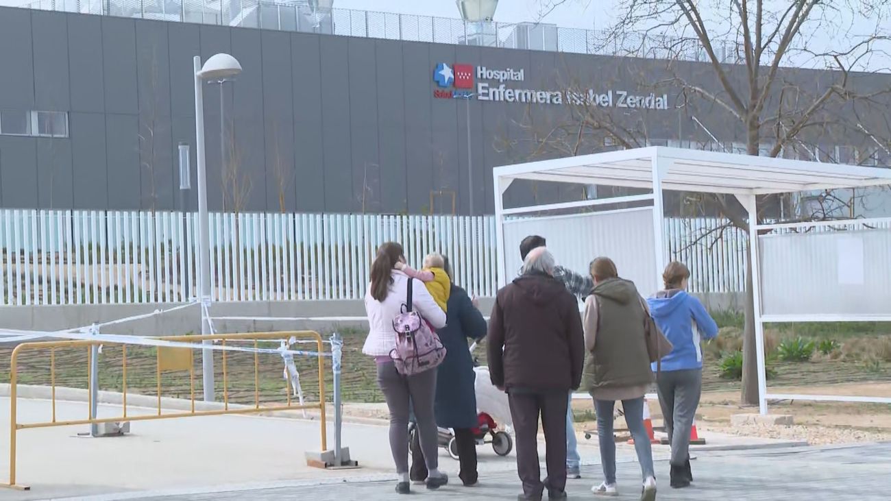 Refugiados ucranianos llegan al Zendal para hacerse las pruebas médicas antes de su acogimiento en Madrid