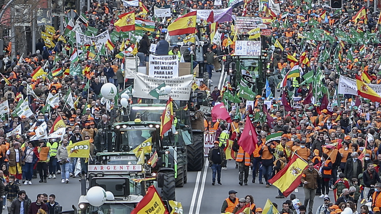 Unas 200.000 personas piden en Madrid ayuda urgente para el campo