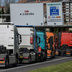 Las marchas lentas de transportistas se extienden a Sevilla, Barcelona o La Coruña