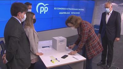 Casi 42.000 afiliados del PP votan este lunes la candidatura única de Feijóo