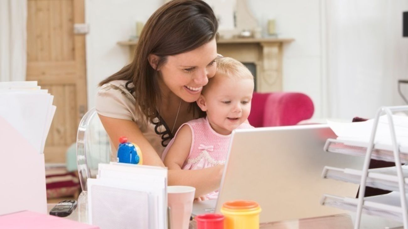 El 57% de las mujeres españolas ha sufrido una pérdida salarial al convertirse en madre