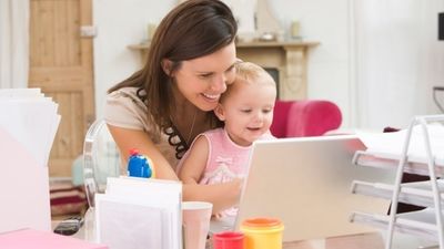 El 57% de las mujeres españolas ha sufrido una pérdida salarial al convertirse en madre