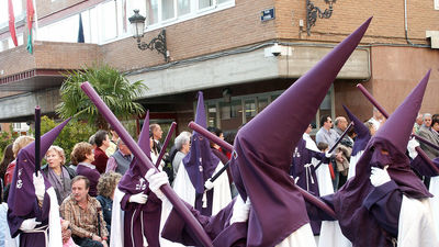 Los nazarenos de Alcorcón plantan al ayuntamiento y trasladan el pregón de Semana Santa a la Puerta del Sol
