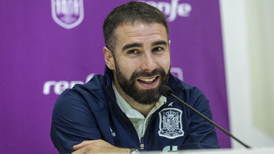 Carvajal y Ferran exhiben el "orgullo" de la selección por volver a Barcelona