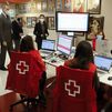 Los Reyes visitan la Célula de 'Crisis Ucrania' de Cruz Roja Española