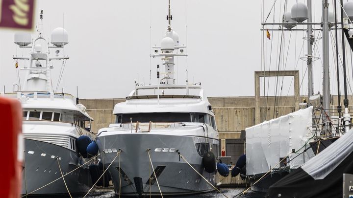 Vista del yate Lady Anastasia, cuya propiedad se atribuye al fabricante de armas ruso Alexander Mijeev, retenido por España / EFE