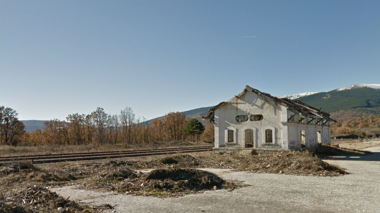 Estación abandonada de Gascones-Buitrago, en la línea férrea Madrid-Burgos